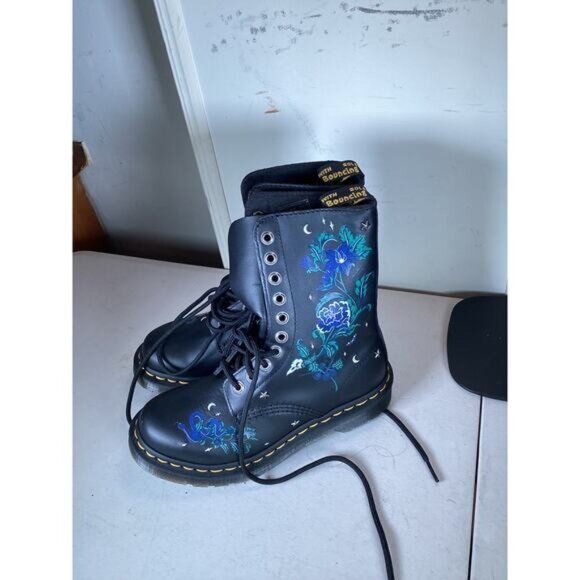 Dr. Martens Women's 1490 Floral Bloom Leather Vonda Butterfly Boots Size 5